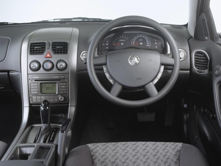  Holden Commodore Executive 2002 года  (фото 2 из 5)